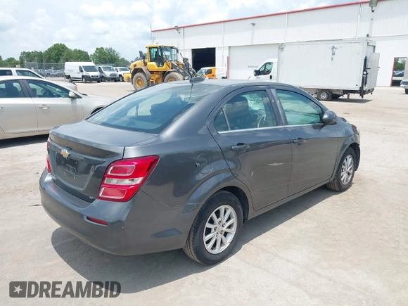 2017 Chevrolet Sonic LT z VIN 1G1JD5SH6H4125266, wystawiony jako IAAI lot #42354200 z przebiegiem 139 344 mil mil oraz . Historia ofert i sprzedaży dostępna na DreamBid. Obrazek 4.