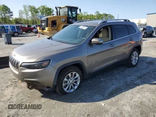 2019 Jeep Cherokee Latitude с VIN 1C4PJLCX8KD110683, выставлен на аукционе Copart как лот 51902075 с пробегом 115 791 миль миль и Списание • Salvage title. История ставок и продаж доступна на DreamBid. Изображение 1.