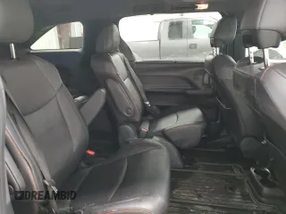 2024 Toyota Sienna XSE z VIN 5TDDSKFC2RS117341, wystawiony jako Copart lot #46500865 z przebiegiem 14 637 mil mil oraz Szkoda całkowita • Salvage title. Historia ofert i sprzedaży dostępna na DreamBid. Obrazek 11.