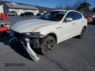 2018 Maserati Levante S GranSport z VIN ZN661YUS4JX268509, wystawiony jako Copart lot #84695894 z przebiegiem 94 048 mil mil oraz Szkody całkowita. Historia ofert i sprzedaży dostępna na DreamBid. Obrazek 1.