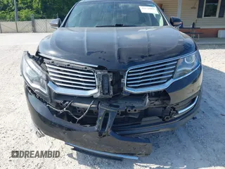 2016 Lincoln MKX Reserve with VIN 2LMTJ6LP9GBL27835, listed as a IAAI auction lot 42175905 with 87,541 mi miles. Bid and sale history available at carsss.com. Image 6.