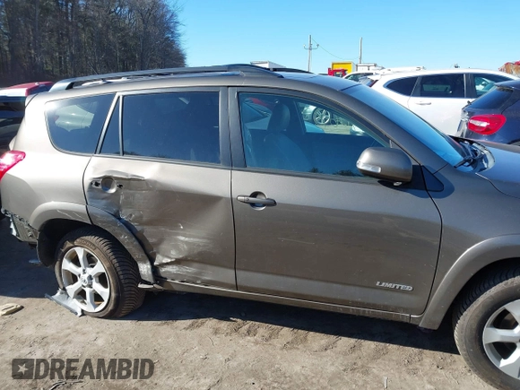 2011 Toyota RAV4 Ltd with VIN 2T3DK4DV0BW060285, listed as a IAAI auction lot 41677068 with 61,636 mi miles. Bid and sale history available at carsss.com. Image 14.