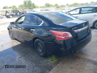 2013 Nissan Altima SV with VIN 1N4AL3AP5DC118239, listed as a IAAI auction lot 40057822 with 266,157 mi miles and . Bid and sale history available at carsss.com. Image 3.