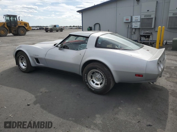 1982 Chevrolet Corvette z VIN 1G1AY878XC5102140, wystawiony jako Copart lot #59845855 z przebiegiem 80 611 mil mil oraz Czysty tytuł • Clean title. Historia ofert i sprzedaży dostępna na DreamBid. Obrazek 2.