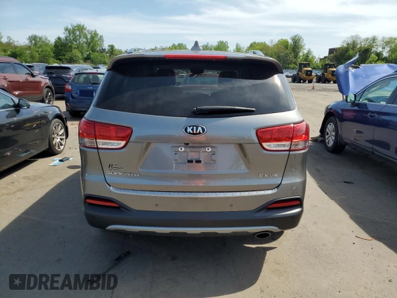 2017 Kia Sorento EX z VIN 5XYPHDA56HG232245, wystawiony jako Copart lot #56305625 z przebiegiem 76 947 mil mil oraz Szkoda całkowita • Salvage title. Historia ofert i sprzedaży dostępna na DreamBid. Obrazek 6.