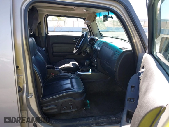 2007 Hummer H3 SUV with VIN 5GTDN13E178197698, listed as a IAAI auction lot 42153746 with 215,605 mi miles. Bid and sale history available at carsss.com. Image 5.