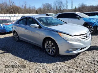 2013 Hyundai Sonata SE z VIN 5NPEC4AC7DH786496, wystawiony jako Copart lot #47479885 z przebiegiem 158 561 mil mil oraz Czysty tytuł • Clean title. Historia ofert i sprzedaży dostępna na DreamBid. Obrazek 4.