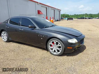 2007 Maserati Quattroporte with VIN ZAMFE39A070029397, listed as a IAAI auction lot 42027798 with 95,978 mi miles. Bid and sale history available at carsss.com. Image 1.