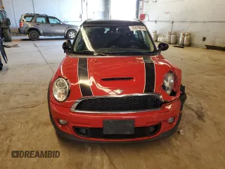 2014 MINI Clubman S z VIN WMWZG3C52ET800765, wystawiony jako Copart lot #76470874 z przebiegiem 103 971 mil mil oraz Szkoda całkowita • Salvage title. Historia ofert i sprzedaży dostępna na DreamBid. Obrazek 5.