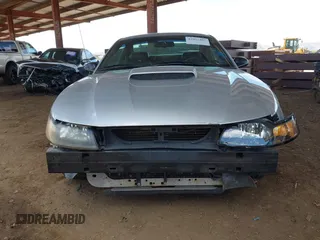 2001 Ford Mustang GT Deluxe z VIN 1FAFP42X11F210649, wystawiony jako IAAI lot #42052467 z przebiegiem 140 675 mil mil oraz . Historia ofert i sprzedaży dostępna na DreamBid. Obrazek 6.