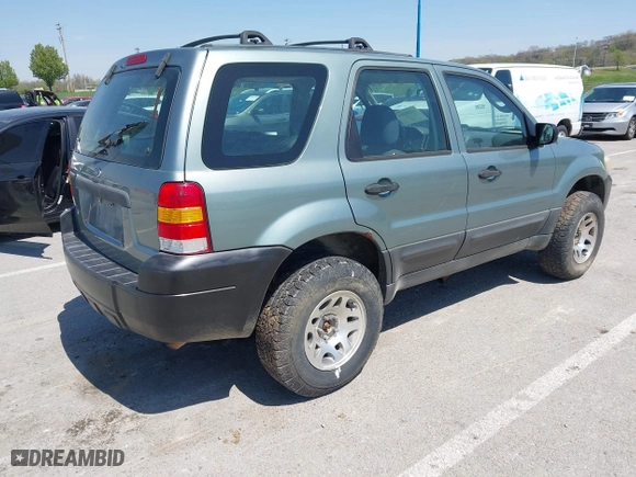 2005 Ford Escape XLS Value with VIN 1FMYU92Z75DA03268, listed as a IAAI auction lot 42051311 with 124,985 mi miles. Bid and sale history available at carsss.com. Image 4.