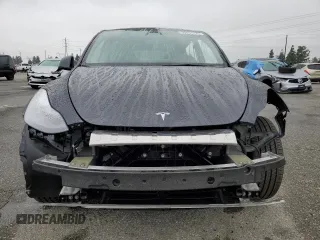 2024 Tesla Model Y with VIN 7SAYGDED5RF093410, listed as a Copart auction lot 50557225 with 6,396 mi miles and Salvage Title. Bid and sale history available at DreamBid. Image 5.