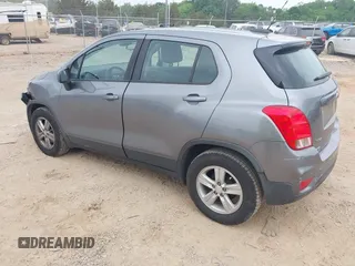 2020 Chevrolet Trax LS z VIN 3GNCJKSB4LL176651, wystawiony jako IAAI lot #42126535 z przebiegiem 118 420 mil mil oraz . Historia ofert i sprzedaży dostępna na DreamBid. Obrazek 3.