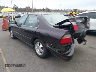 1997 Honda Accord Special Edition z VIN 1HGCD5607VA219742, wystawiony jako IAAI lot #41065942 z przebiegiem 150 885 mil mil oraz . Historia ofert i sprzedaży dostępna na DreamBid. Obrazek 3.