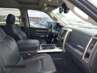 2016 Ram 1500 Laramie z VIN 1C6RR7NM3GS250971, wystawiony jako IAAI lot #42324889 z przebiegiem 120 540 mil mil oraz . Historia ofert i sprzedaży dostępna na DreamBid. Obrazek 5.
