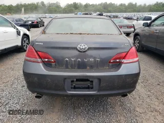 2008 Toyota Avalon XL z VIN 4T1BK36B28U313290, wystawiony jako Copart lot #59974055 z przebiegiem 194 238 mil mil oraz Czysty tytuł • Clean title. Historia ofert i sprzedaży dostępna na DreamBid. Obrazek 6.