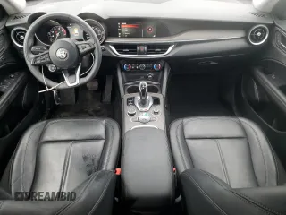 2020 Alfa Romeo Stelvio Ti z VIN ZASPAKBN2L7C91524, wystawiony jako Copart lot #50923995 z przebiegiem 27 436 mil mil oraz Szkody całkowita. Historia ofert i sprzedaży dostępna na DreamBid. Obrazek 8.