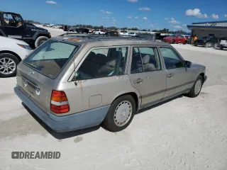 1989 Mercedes-Benz 300 с VIN WDBEA90D9KF120422, выставлен на аукционе Copart как лот 77745044 с пробегом 143 784 миль миль и На запчасти • Non repairable. История ставок и продаж доступна на DreamBid. Изображение 3.