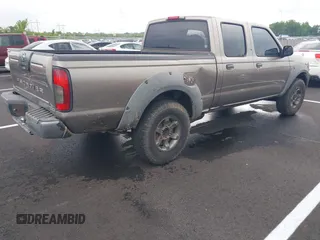 2003 Nissan Frontier XE z VIN 1N6ED29X93C444600, wystawiony jako IAAI lot #42097322 z przebiegiem 317 599 mil mil oraz . Historia ofert i sprzedaży dostępna na DreamBid. Obrazek 4.