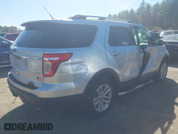 2011 Ford Explorer XLT with VIN 1FMHK8D84BGA89377, listed as a IAAI auction lot 42124816 with 234,269 mi miles and . Bid and sale history available at carsss.com. Image 4.