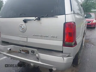 2005 Cadillac Escalade ESV z VIN 3GYFK66NX5G147854, wystawiony jako IAAI lot #42375952 z przebiegiem Nie podano mil oraz . Historia ofert i sprzedaży dostępna na DreamBid. Obrazek 13.