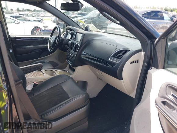 2019 Dodge Grand Caravan SXT with VIN 2C4RDGCG5KR797853, listed as a IAAI auction lot 40332854 with 81,197 mi miles and . Bid and sale history available at DreamBid. Image 5.