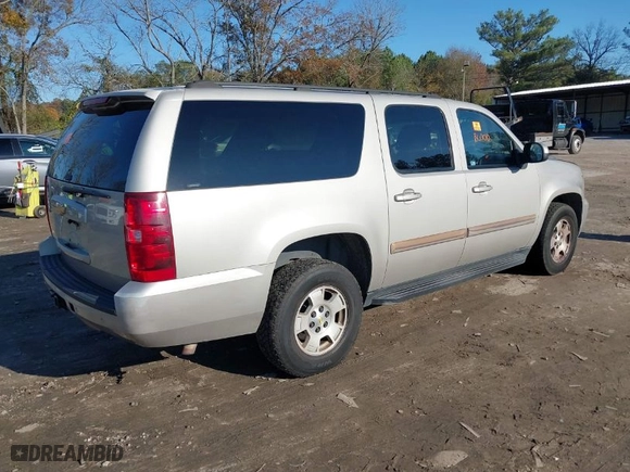 2007 Chevrolet Suburban LT with VIN 1GNFK16317R203004, listed as a IAAI auction lot 40957455 with 239,134 mi miles. Bid and sale history available at carsss.com. Image 4.