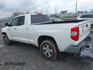 2017 Toyota Tundra SR z VIN 5TFUY5F12HX602084, wystawiony jako IAAI lot #41946571 z przebiegiem 94 271 mil mil oraz . Historia ofert i sprzedaży dostępna na DreamBid. Obrazek 3.