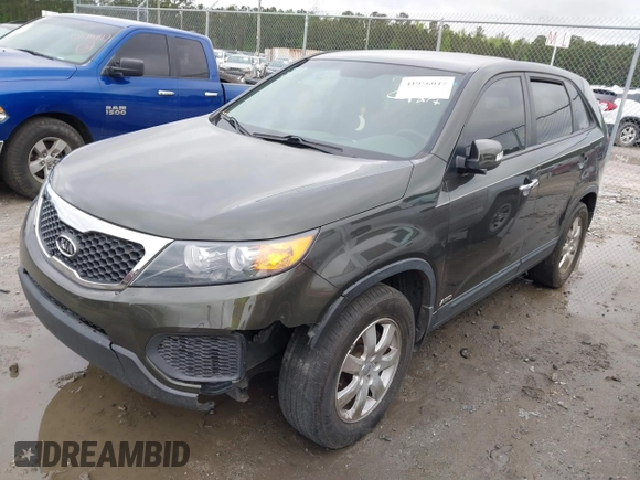 2013 Kia Sorento LX with VIN 5XYKTCA63DG332597, listed as a IAAI auction lot 41956047 with 180,570 mi miles. Bid and sale history available at carsss.com. Image 2.