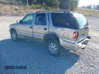 2001 GMC Jimmy SLE z VIN 1GKDT13W812117348, wystawiony jako IAAI lot #41846712 z przebiegiem 180 977 mil mil oraz . Historia ofert i sprzedaży dostępna na DreamBid. Obrazek 3.