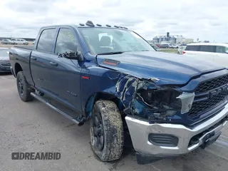2022 Ram 2500 Tradesman с VIN 3C6UR5CJ5NG131668, выставлен на аукционе IAAI как лот 42127596 с пробегом 44 015 миль миль и . История ставок и продаж доступна на DreamBid. Изображение 1.