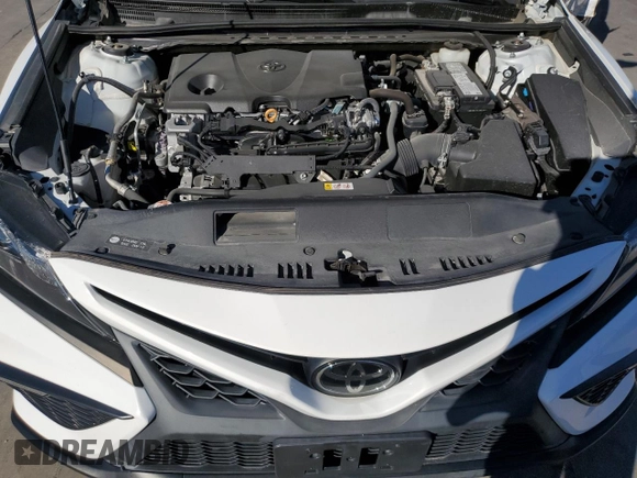 2022 Toyota Camry SE with VIN 4T1G11AK8NU033910, listed as a Copart auction lot 80560594 with 28,298 mi miles and Salvage Title. Bid and sale history available at carsss.com. Image 11.