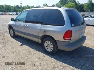 2000 Plymouth Voyager z VIN 2P4GP45G5YR537211, wystawiony jako IAAI lot #42302745 z przebiegiem 278 233 mil mil oraz . Historia ofert i sprzedaży dostępna na DreamBid. Obrazek 3.