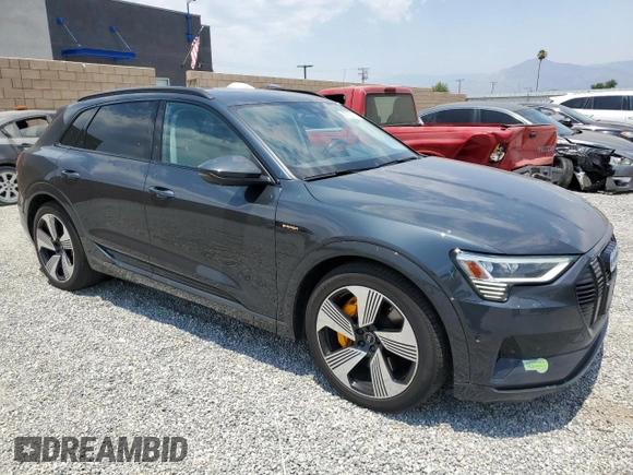 2023 Audi e-tron Premium Plus z VIN WA1LAAGE8PB024508, wystawiony jako Copart lot #62882574 z przebiegiem 20 633 mil mil oraz Szkoda całkowita • Salvage title. Historia ofert i sprzedaży dostępna na DreamBid. Obrazek 4.