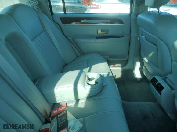 2005 Lincoln Town Car Signature with VIN 1LNHM81WX5Y664108, listed as a Copart auction lot 49965785 with 34,037 mi miles and Salvage Title. Bid and sale history available at carsss.com. Image 10.