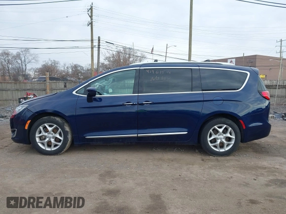 2018 Chrysler Pacifica Touring L with VIN 2C4RC1BG8JR271328, listed as a IAAI auction lot 41961546 with 84,740 mi miles and . Bid and sale history available at DreamBid. Image 14.