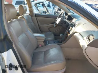 2001 Lexus ES with VIN JT8BF28G210299821, listed as a IAAI auction lot 41539064 with 248,063 mi miles. Bid and sale history available at carsss.com. Image 5.