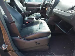2017 Dodge Grand Caravan GT with VIN 2C4RDGEG3HR580517, listed as a IAAI auction lot 41994656 with 117,064 mi miles and . Bid and sale history available at DreamBid. Image 5.