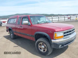 1996 Dodge Dakota z VIN 1B7GG23Y8TS617257, wystawiony jako IAAI lot #42475399 z przebiegiem 268 780 mil mil oraz . Historia ofert i sprzedaży dostępna na DreamBid. Obrazek 1.