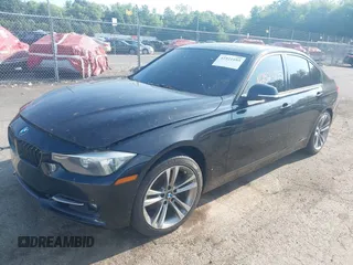 2013 BMW 3 Series 328i xDrive z VIN WBA3B3C53DF538577, wystawiony jako IAAI lot #42521695 z przebiegiem 115 849 mil mil oraz . Historia ofert i sprzedaży dostępna na DreamBid. Obrazek 2.