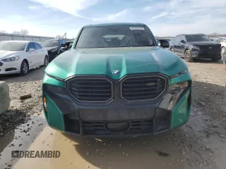 2024 BMW XM z VIN 5YM23CS05R9V07202, wystawiony jako Copart lot #42382675 z przebiegiem 10 028 mil mil oraz Szkody całkowita. Historia ofert i sprzedaży dostępna na DreamBid. Obrazek 5.
