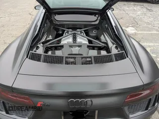 2018 Audi R8 V10 z VIN WUAEAAFX3J7900500, wystawiony jako Copart lot #45354755 z przebiegiem 33 376 mil mil oraz Czysty tytuł • Clean title. Historia ofert i sprzedaży dostępna na DreamBid. Obrazek 7.