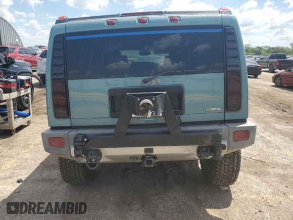 2007 Hummer H2 SUV z VIN 5GRGN23UX7H101776, wystawiony jako Copart lot #56337975 z przebiegiem 176 599 mil mil oraz Szkoda całkowita • Salvage title. Historia ofert i sprzedaży dostępna na DreamBid. Obrazek 6.