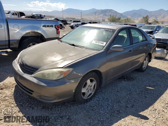 2003 Toyota Camry LE z VIN 4T1BF32K93U566965, wystawiony jako Copart lot #71979144 z przebiegiem 267 228 mil mil oraz Szkoda całkowita • Salvage title. Historia ofert i sprzedaży dostępna na DreamBid. Obrazek 1.