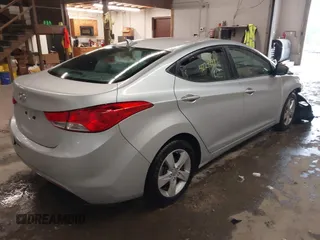 2012 Hyundai Elantra Limited z VIN 5NPDH4AE9CH068705, wystawiony jako IAAI lot #42299981 z przebiegiem 115 955 mil mil oraz . Historia ofert i sprzedaży dostępna na DreamBid. Obrazek 4.