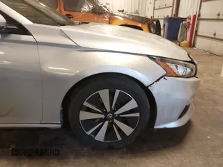 2019 Nissan Altima 2.5 SL with VIN 1N4BL4EV9KC199746, listed as a IAAI auction lot 41791017 with 86,064 mi miles. Bid and sale history available at carsss.com. Image 18.
