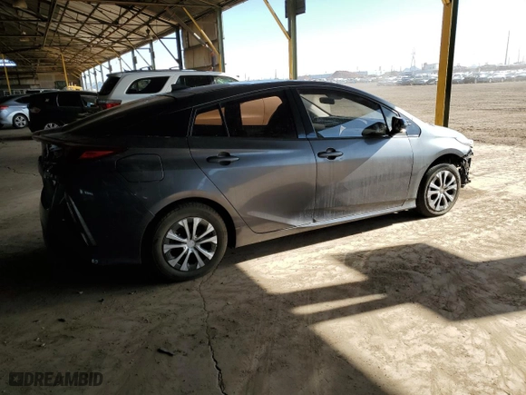 2019 Toyota Prius Prime Plus with VIN JTDKARFP5K3117539, listed as a Copart auction lot 52201235 with 3,206 mi miles and Salvage Title. Bid and sale history available at carsss.com. Image 3.