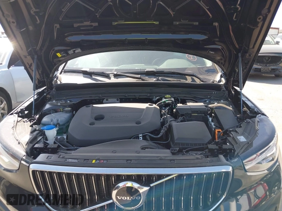 2025 Volvo XC40 Core Bright Theme with VIN YV4L12UJ1S2557593, listed as a IAAI auction lot 42013569 with 1,779 mi miles and . Bid and sale history available at DreamBid. Image 10.
