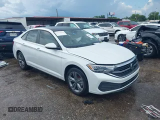 2024 Volkswagen Jetta SE z VIN 3VW7M7BU4RM097738, wystawiony jako IAAI lot #42582290 z przebiegiem 2 598 mil mil oraz . Historia ofert i sprzedaży dostępna na DreamBid. Obrazek 1.