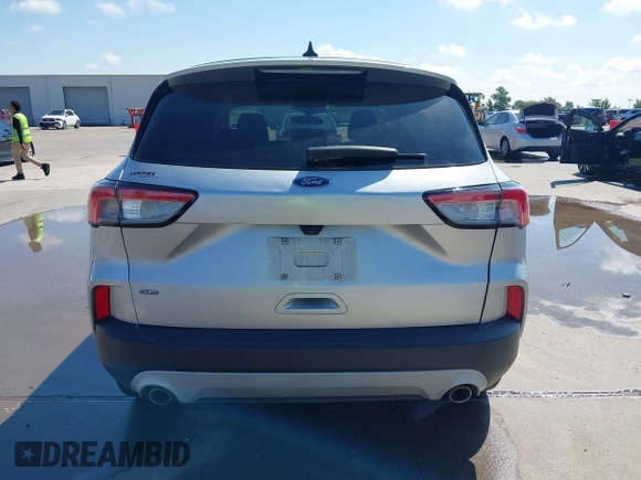 2020 Ford Escape SE z VIN 1FMCU0G67LUA92888, wystawiony jako IAAI lot #42354088 z przebiegiem 77 175 mil mil oraz . Historia ofert i sprzedaży dostępna na DreamBid. Obrazek 17.